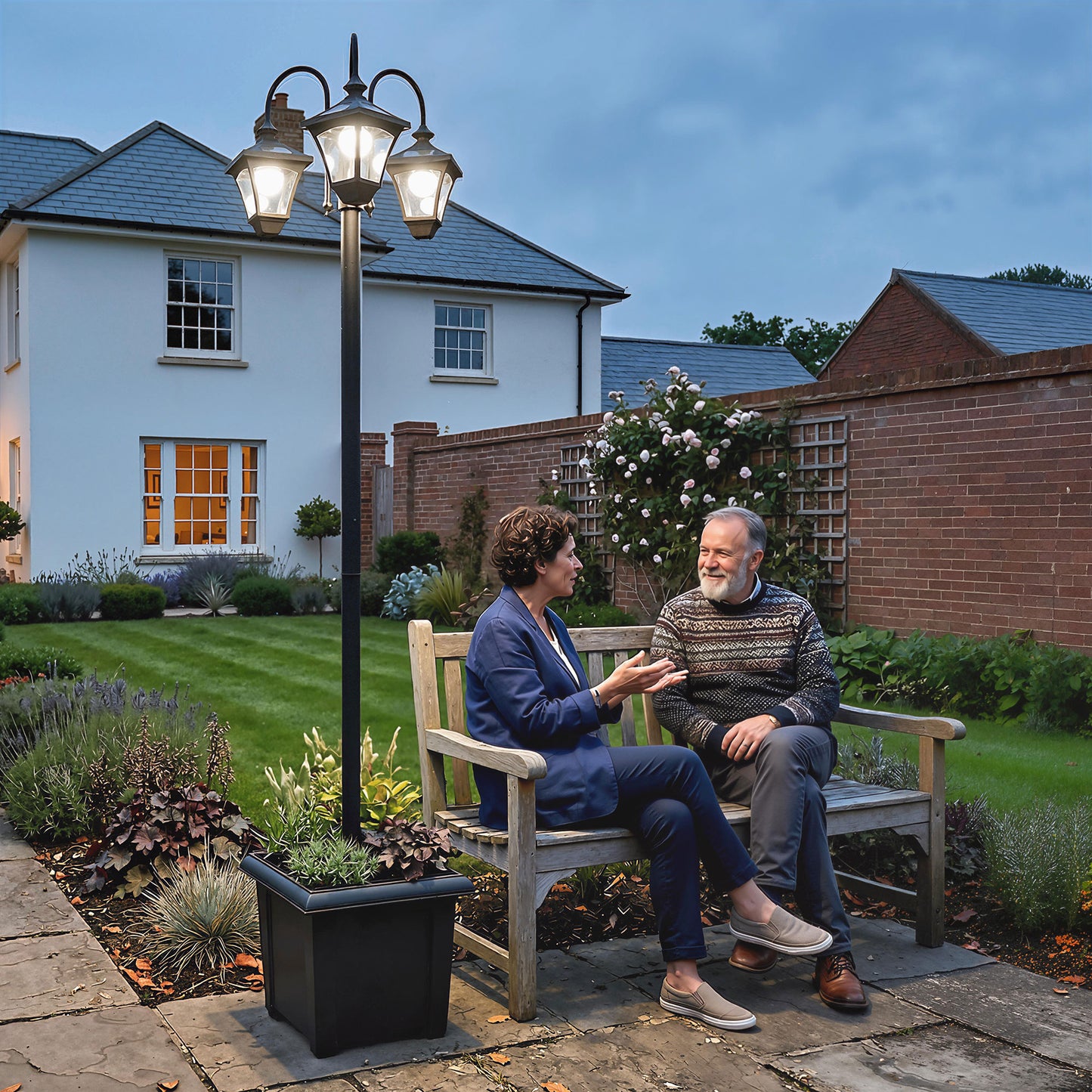 Outsunny Solar Lamp Post with Dusk-to-Dawn Sensor Street Light with 3-Head Planter 185 cm Black