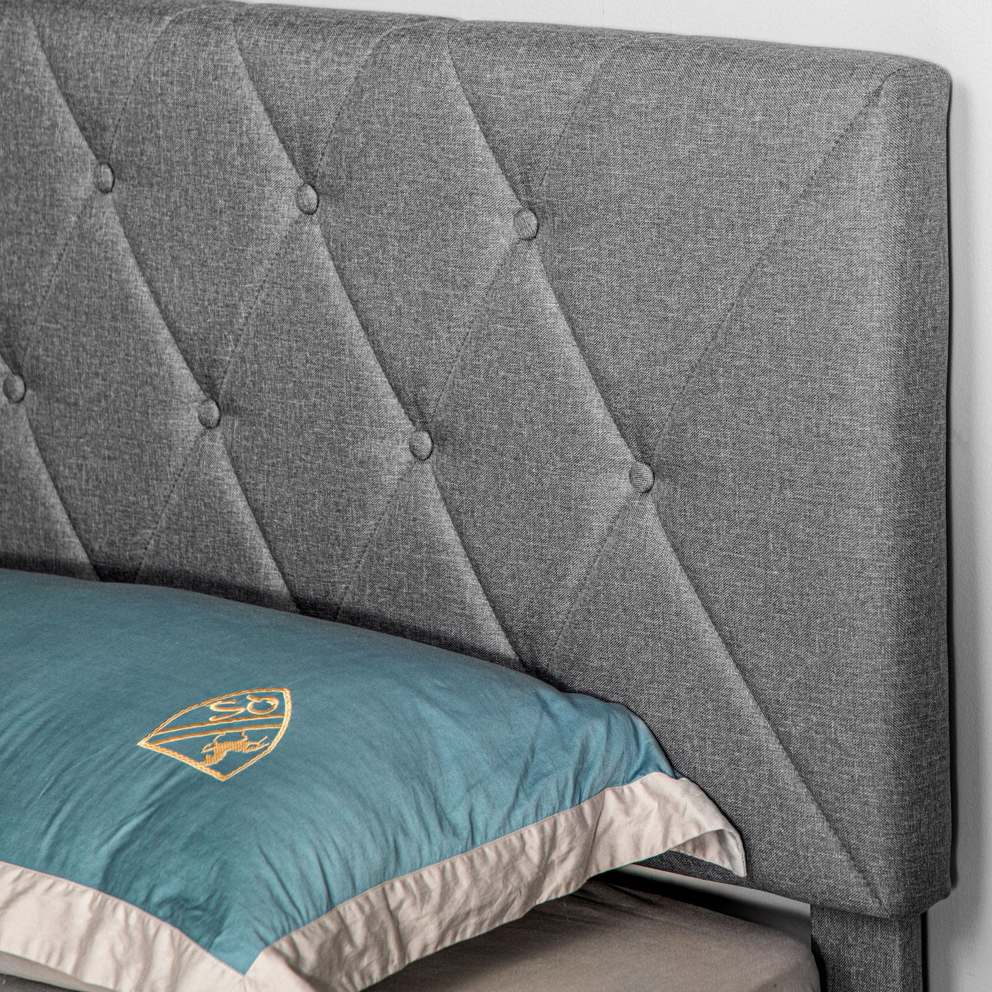 HOMCOM Double Bed Frame with 5-Level Adjustable Linen Upholstered Headboard 145W x 196D x 120Hcm, Grey