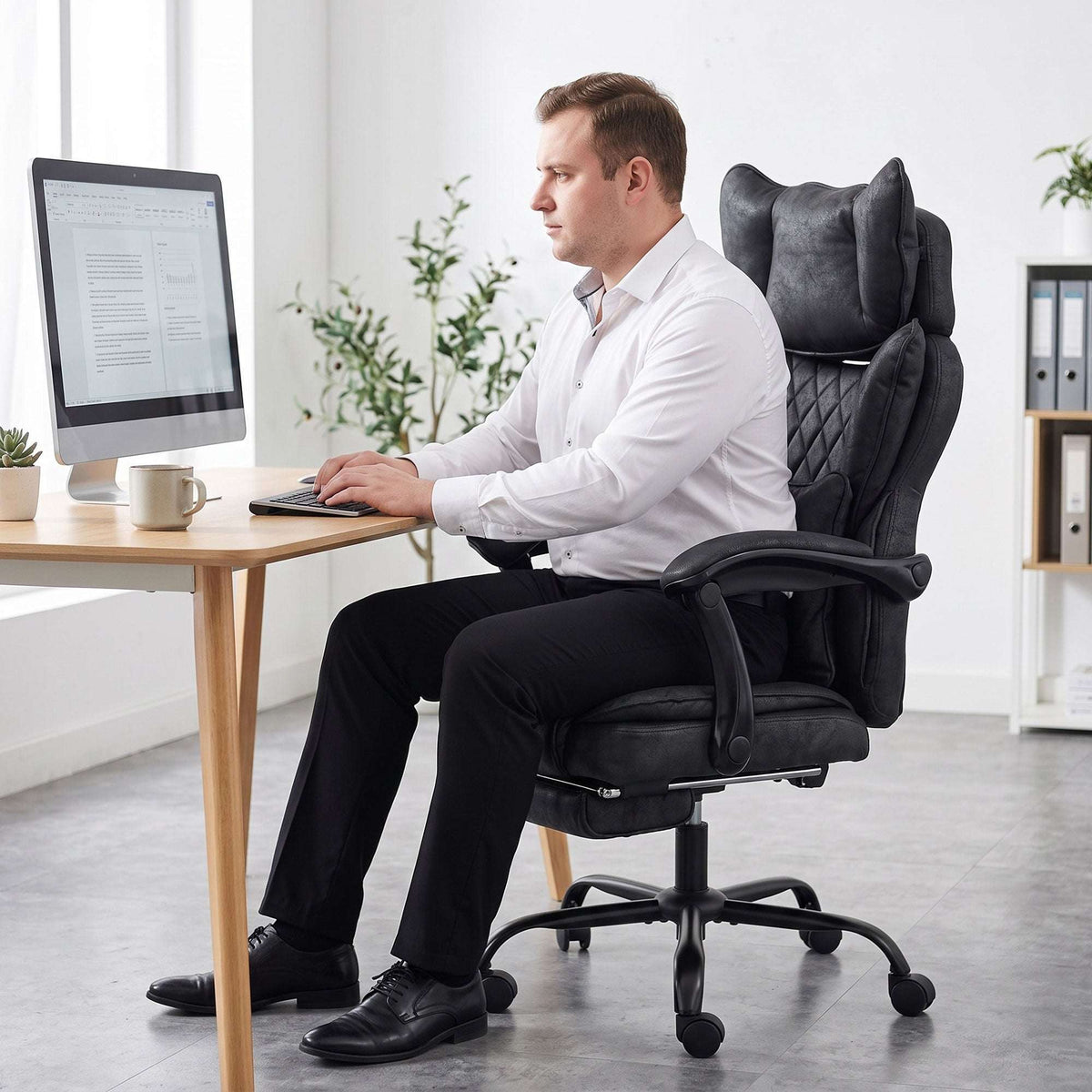 HOMCOM Executive Office Chair, Leathaire Big and Tall Office Chair 180 kg with Wide Seat, Reclining, Lumbar Support, Black