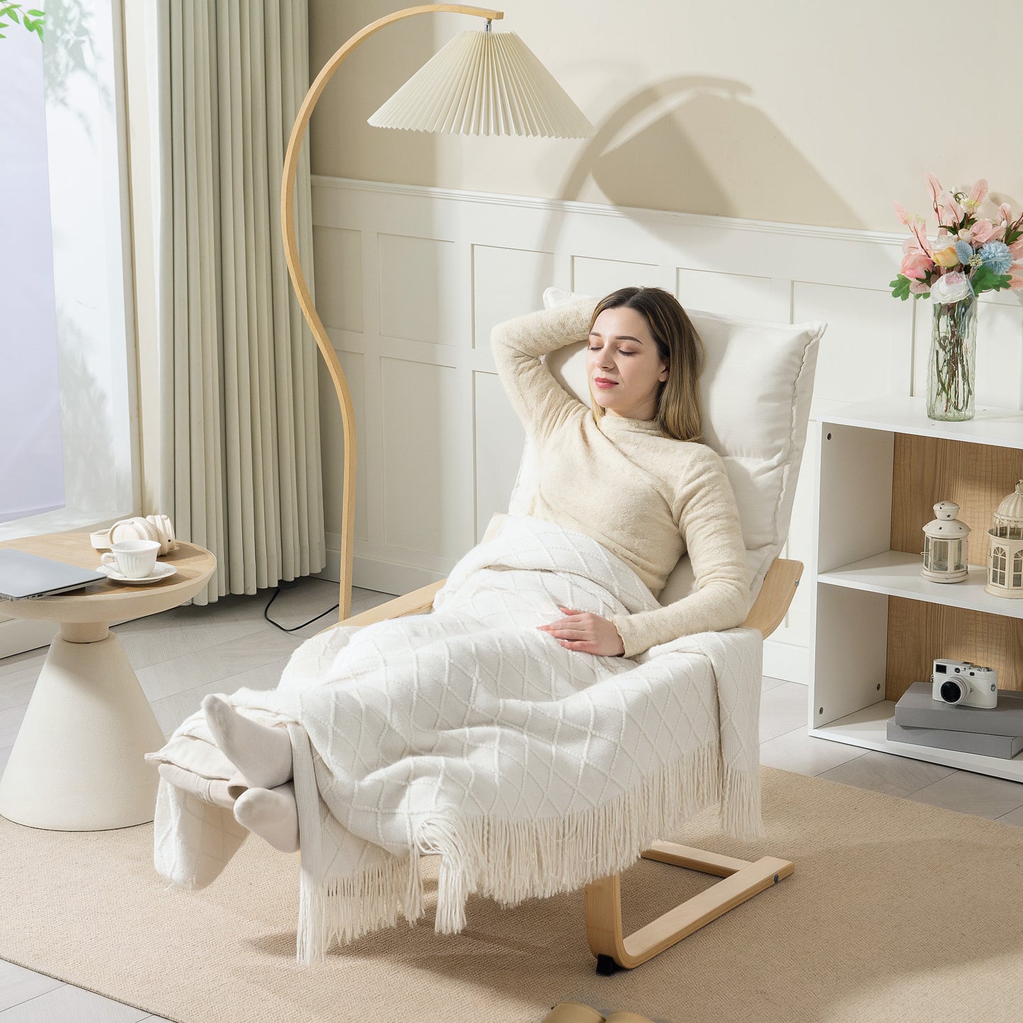 HOMCOM Curved Wooden Accent Chair, with Adjustable Footrest - Cream White
