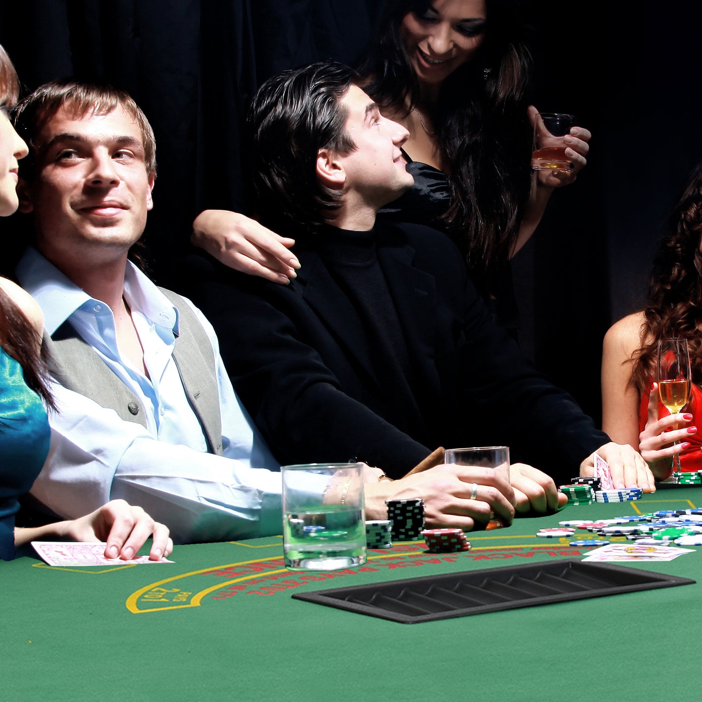 HOMCOM Poker Table, 7-Player Folding Blackjack Table with Chip Tray, Cup Holders, Padded Rails, 182 x 91 x 75 cm, Green