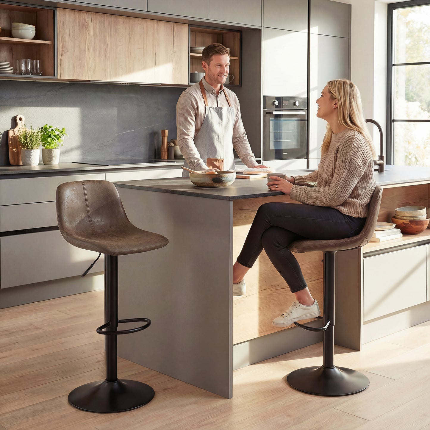 HOMCOM Bar Stools Set of 2, Modern Swivel Barstools with Footrest for Kitchen Island and Dining Room, Brown