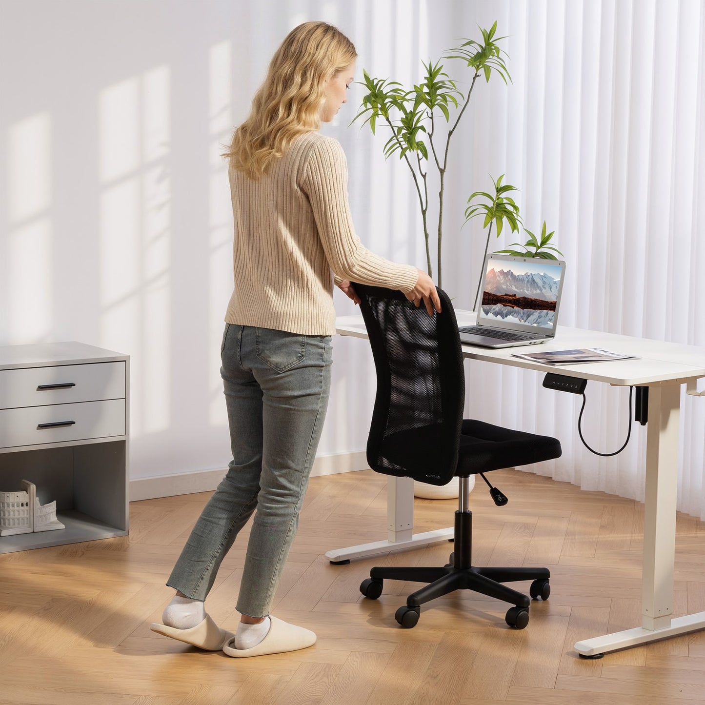 Vinsetto Computer Desk Chair, Armless Mesh Office Chair with Adjustable Height and Rolling Wheels, Black