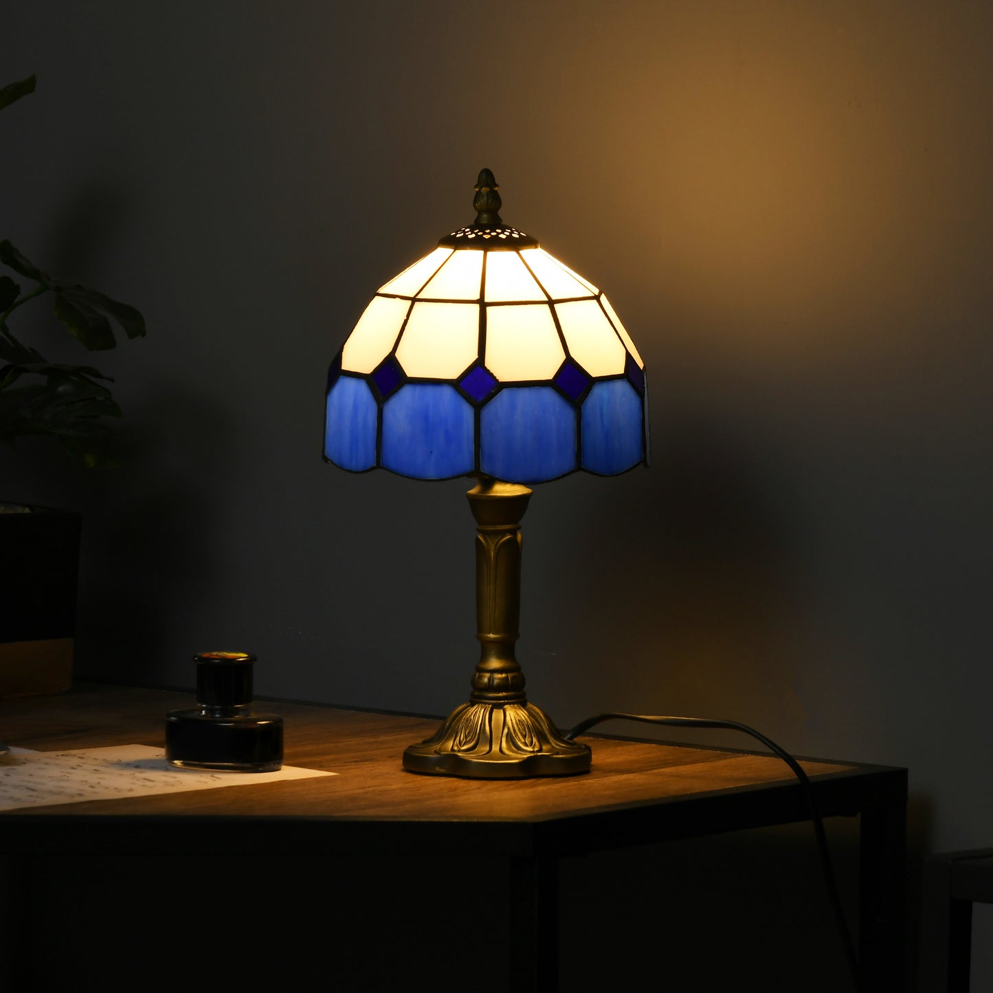 HOMCOM Handmade Art Deco Glass Table Lamp - White/Blue