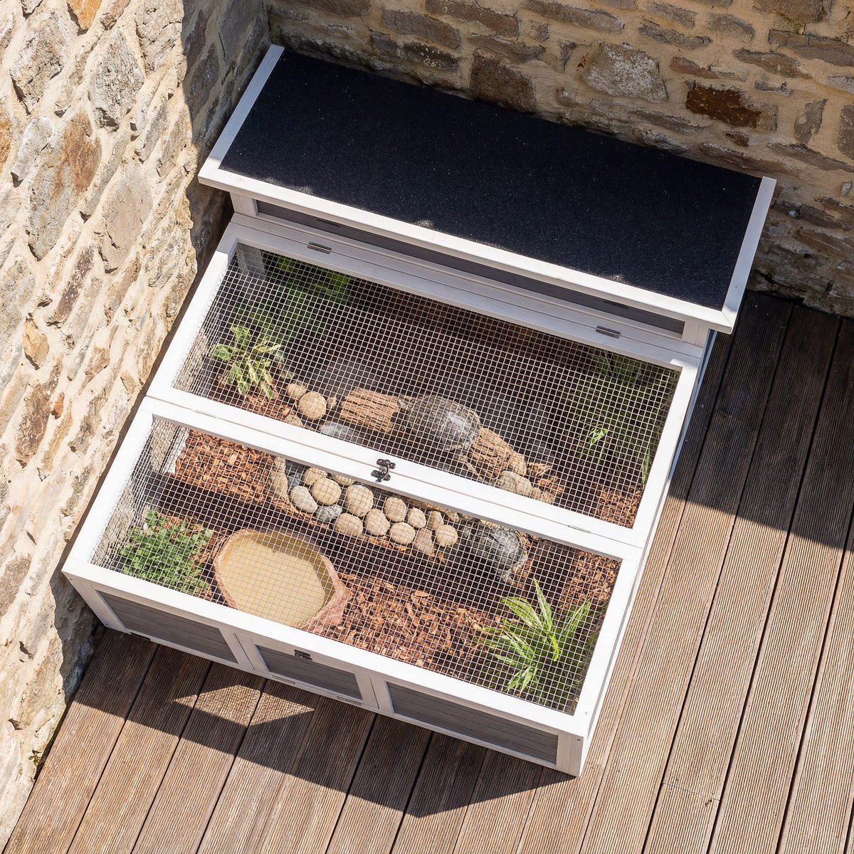 PawHut Wooden Tortoise House, Tortoise Enclosure with Clear Observation Window, Top Opening, Multiple Doors, Galvanised Mesh