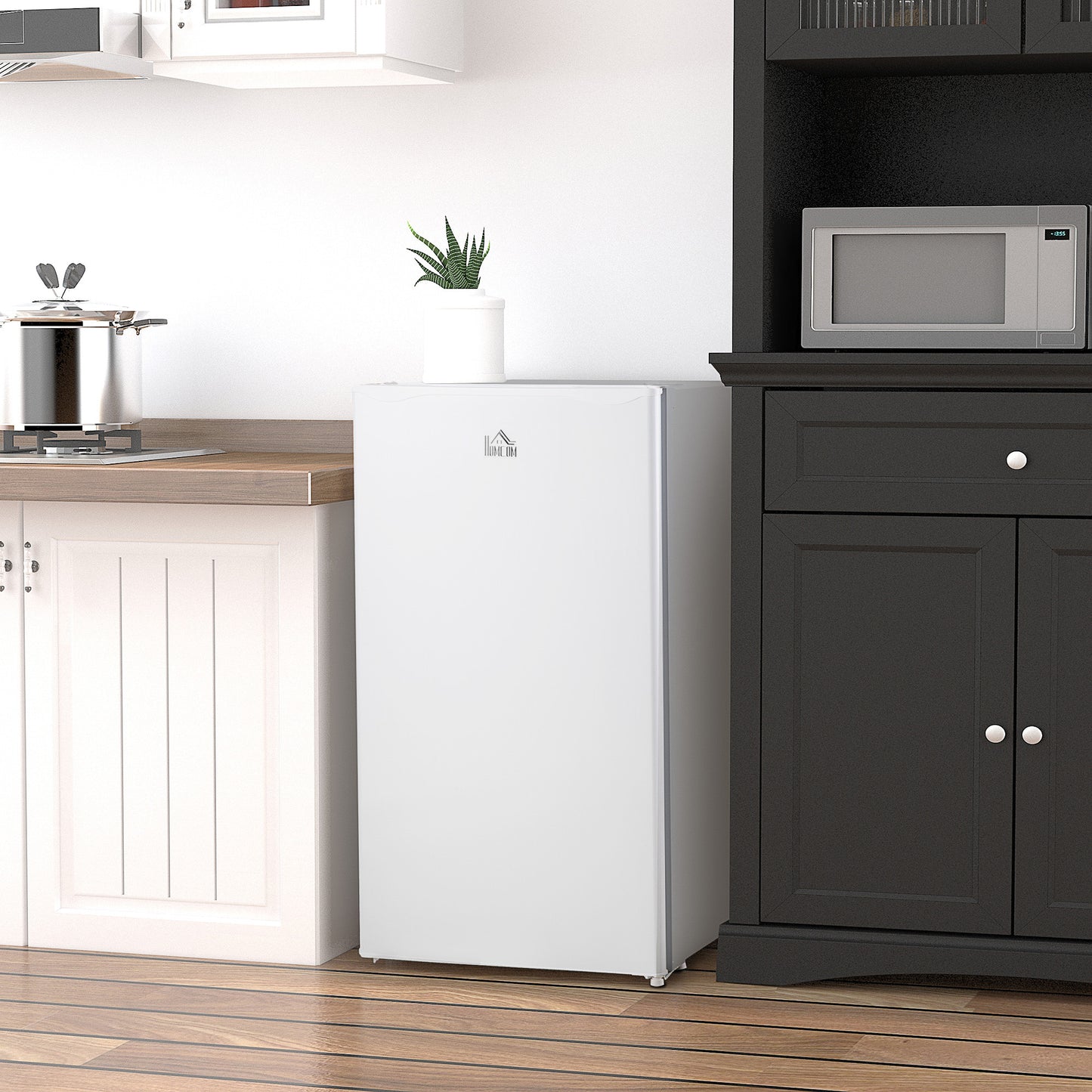 HOMCOM Under Counter Fridge, 91L Small Fridge with Chiller Box, Removable Shelf, Reversible Door, Adjustable Legs, Mini Refrigerator, White