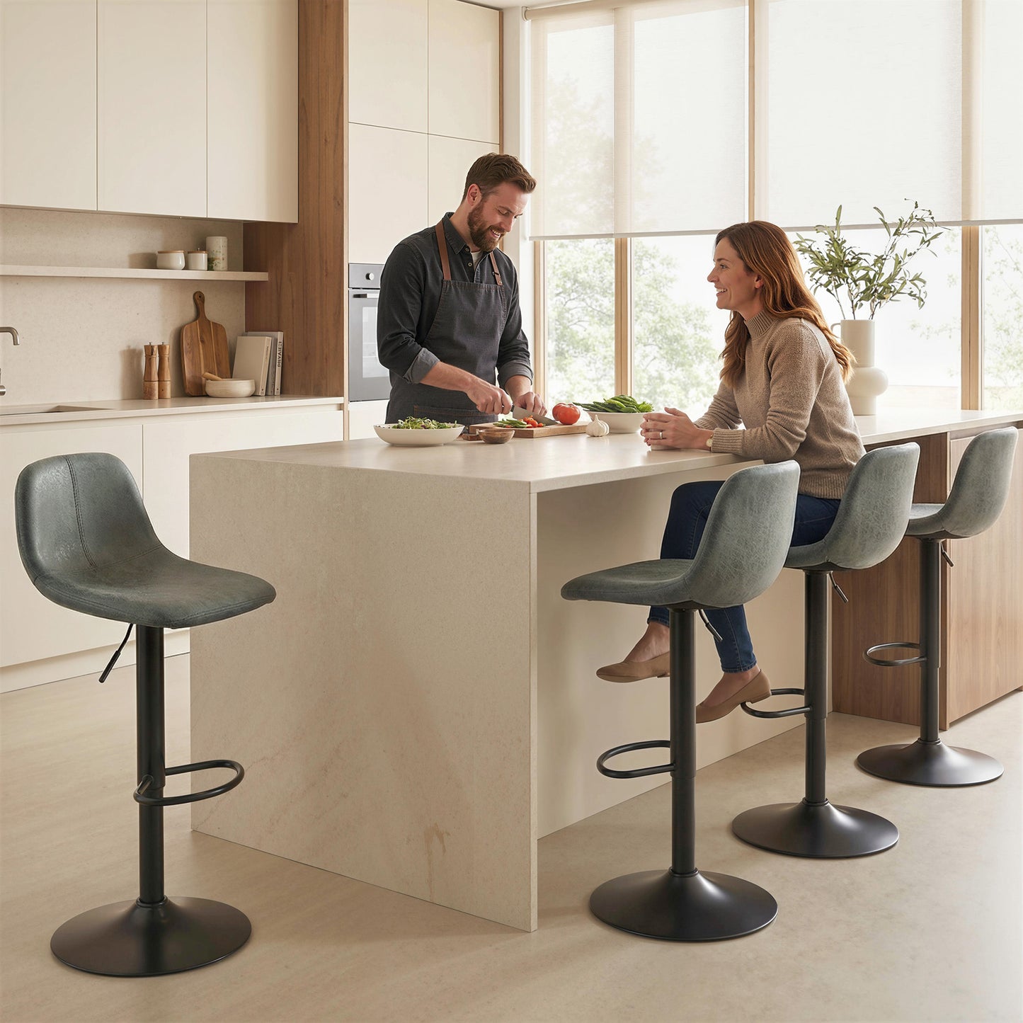 HOMCOM Bar Stools Set of 2, Modern Swivel Barstools with Footrest for Kitchen Island and Dining Room, Green
